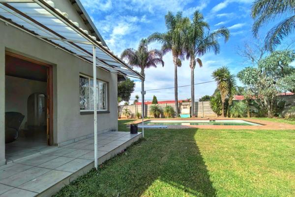 Spacious 1 Bedroom Garden Cottage, Pet-Friendly &amp; Pool Access

This charming and generously sized 1bedroom garden cottage offers ...