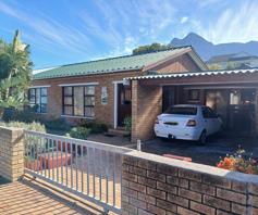 House for sale in Kleinmond Central