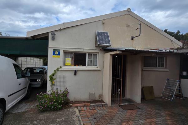 Situated in a pan-handle in Prospect Road, Walmer Park is this 2 Bedroom house with ...