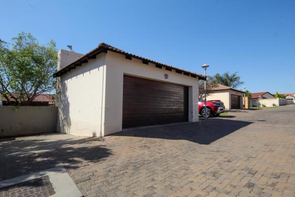 Sole Mandate!!
3 Bedrooms.
2 Bathrooms.
Kitchen/Granite tops/Gas stove.
Tv/Family ...