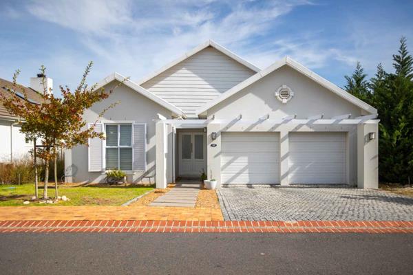 This family home is situated in the charming The Vines neighbourhood at Val de Vie Estate. 

As you enter, you will be greeted by a ...