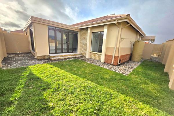 This neat and modern units is offering about 60 sqm in floor size.
The tv room and braai room is open plan with the kitchen and offers ...