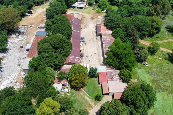 This  fully walled 8,5653 farm is located in the leafy Knopieslaagte where you can watch the sun rising and  going to sleep atop the ...