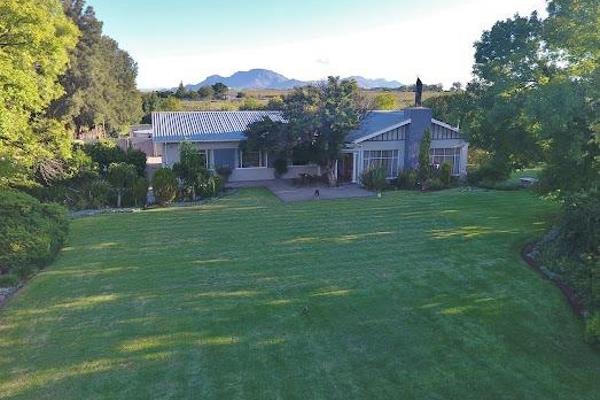 Spacious family home in a private oasis.
Escape to your dream home in this stunning, spacious family residence nestle in a serene and ...