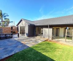 Townhouse for sale in Glen Marais