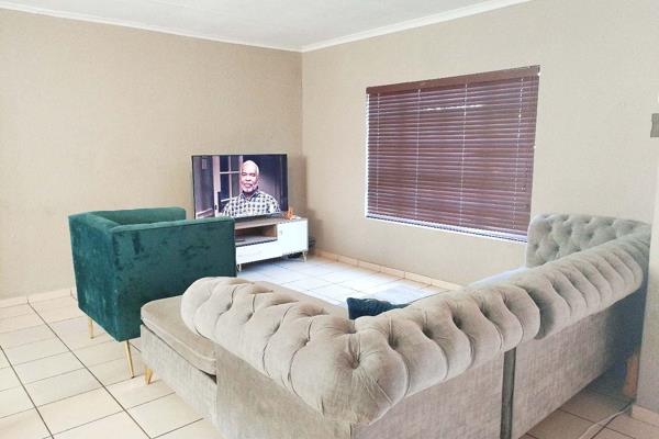 This newly painted 2-bedroom, 1-bathroom unit is available to rent in a well-maintained and secure complex just minutes from town. The ...