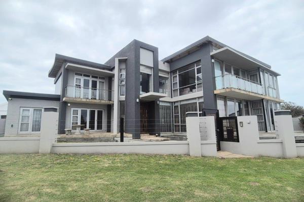 Introducing an extraordinary executive mansion that redefines luxury living, offering breathtaking, uninterrupted sea views. This ...