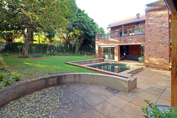 This spacious 4-bedroom home offers comfort, functionality, and security in equal measure. Featuring 3.5  bathrooms—2 en suite ( mes ...