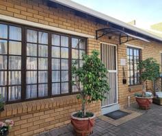 Townhouse for sale in Model Park