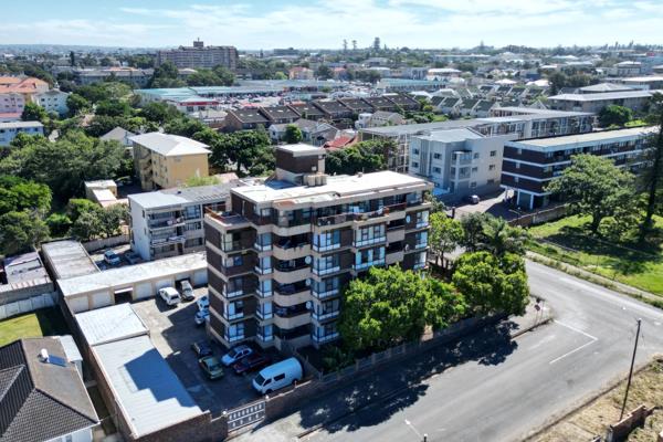 Block of flats, fully occupied, a great investment opportunity in Southernwood close to the Free Way.
This property comprises of 15 ...