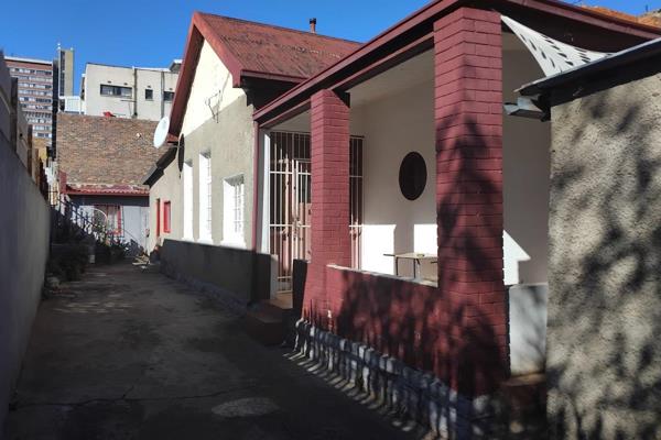 Entrance, lounge with a fireplace, and a separate dining room 
Large communal kitchen with plenty cupboard space
4 Bedrooms, 1 ...