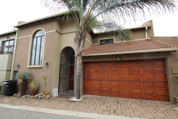 Welcome to this stunning double-storey home offering seamless open-plan living in a sought-after secure estate.
Ground Floor, step into ...