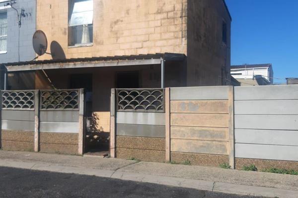 3 Spacious Bedrooms

Kitchen

Lounge 

Family Bathroom

Remote-Controlled Single Garage

Fully Enclosed 

Security Gates &amp; Burglar ...