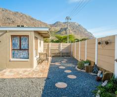 House for sale in Lakeside