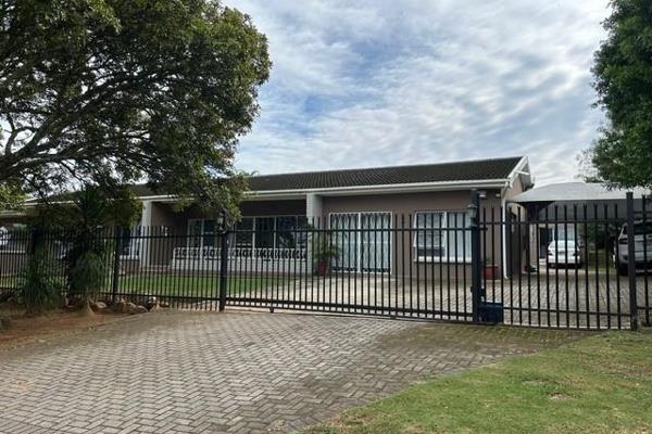 Ideally located in the popular suburb of Vanes Estate, just a walk from the renowned High school, this well-appointed freestanding ...