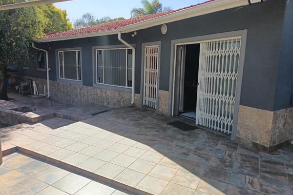 LARGE FAMILY HOME SITUATED IN EDENVALE AVENUES

This stunning 5 bedroom, 4 bathroom (3 en-suite) home offers luxury and easy living ...