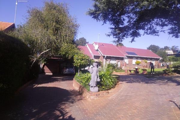 This well-maintained and spacious family home is situated in the sought-after boomed-off  enclosure, offering 24-hour security, CCTV ...