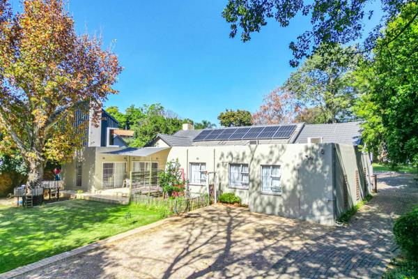 Located on the Bryanston border, within the highly sought-after, boomed-off Kleve Hill ...