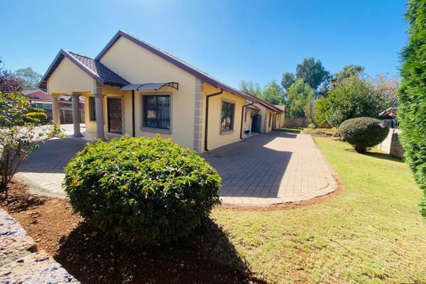 This elegant and spacious property is perfect for a large family.  The property area is 1000 square meters.  The property comprises of ...