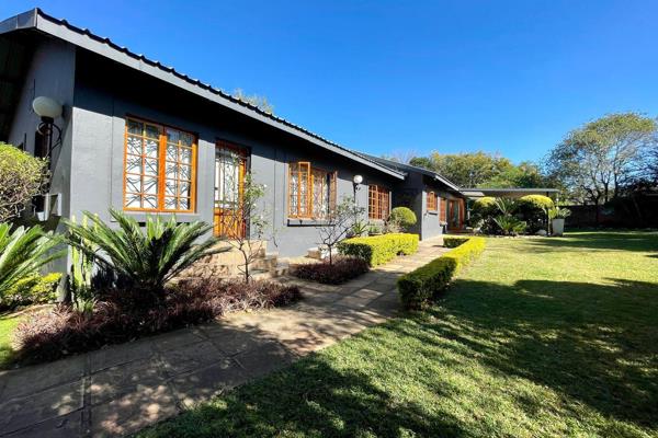 Joint Exclusive Mandate

Welcome to a stunning, modern, open-plan family home designed for effortless living and superb entertaining. ...