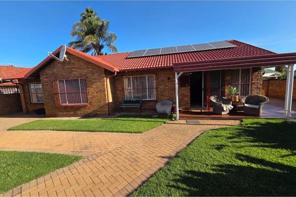 Experience luxury living in this stunning Three bedroom property located in the highly sought-after complex of Wierda ...