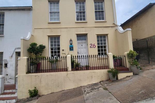 This lovely home offers an open-plan living and dining area, which opens out to a sunny garden featuring a built-in entertainment space ...