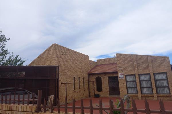 2 Bedroom house, Lounge, Dinning Room and a garage with security gates