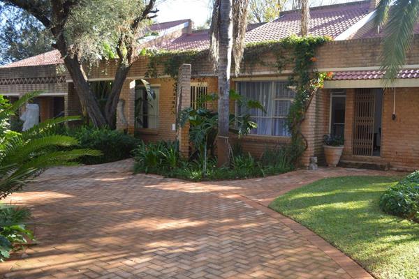 Step into luxury and functionality in this standout Siersteen residence, located in Doringkruin – a sought-after prime suburb that ...