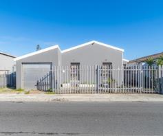 House for sale in Strandfontein Village