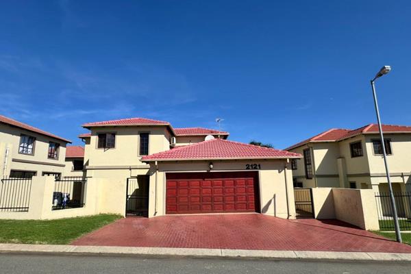 Modern 3-Bedroom Home for Sale in Westbrook Estate, Noordwyk, Midrand

Discover luxury, comfort, and security in this beautifully ...