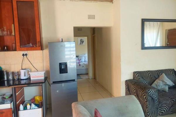 This neat and secure property offers:

2 spacious bedrooms

Kitchen

Comfortable lounge

Bathroom with a toilet

Garage

Fully walled ...