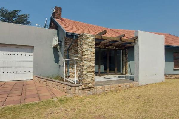 This beautiful family home has three spacious bedrooms ,
main bedroom with ensuite ,open planned kitchen and lounge with dinning area ...