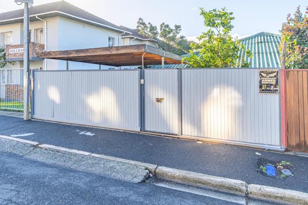 This home is in a well-established neighbourhood near hospitals, close to all major motorways, and it&#39;s an ideal investment.

The ...