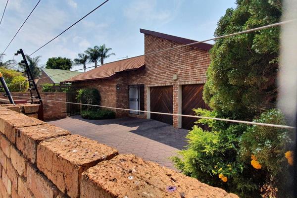 DUET TO LET in a safe and very popular area of Eldoraigne. Cose to all the best schools ...