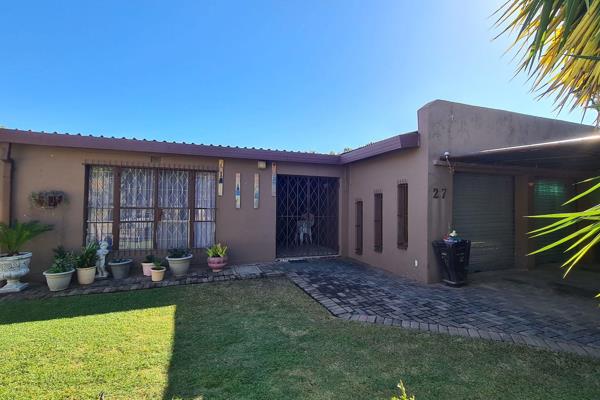 Set in the ever-popular Naudeville - this property is near schools and town. 
Offering 3 bedrooms and 1 bathroom with bath and shower. ...