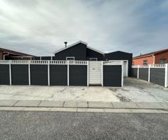 House for sale in Strandfontein