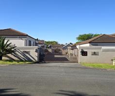 Townhouse for sale in Beacon Bay