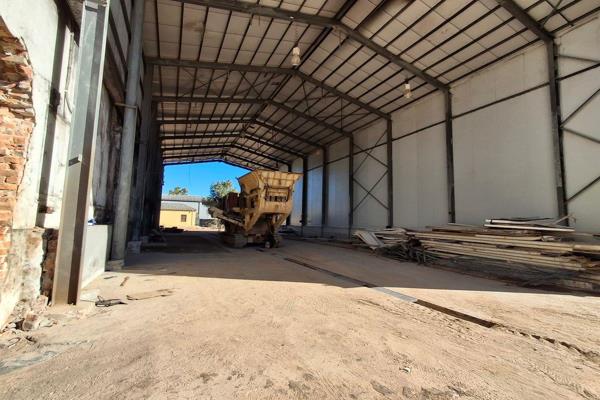 Size: 500m2
Location: Paarl, Dal Josephat

Property Features:
3-Phase power 
Newly developed warehouse in a secure, well-managed ...