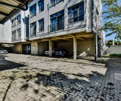 Apartment / Flat for sale in Menlo Park