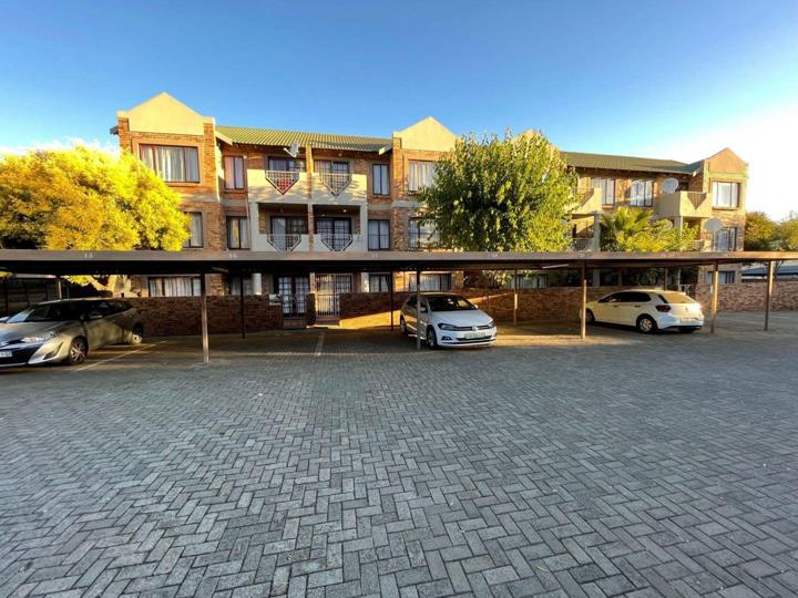 1 Bedroom Townhouse for sale in Westdene - P24-116030880