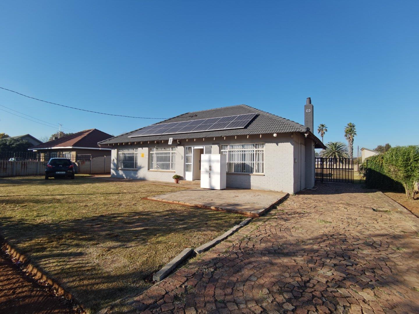 3 Bedroom House for sale in Three Rivers - P24-116033992