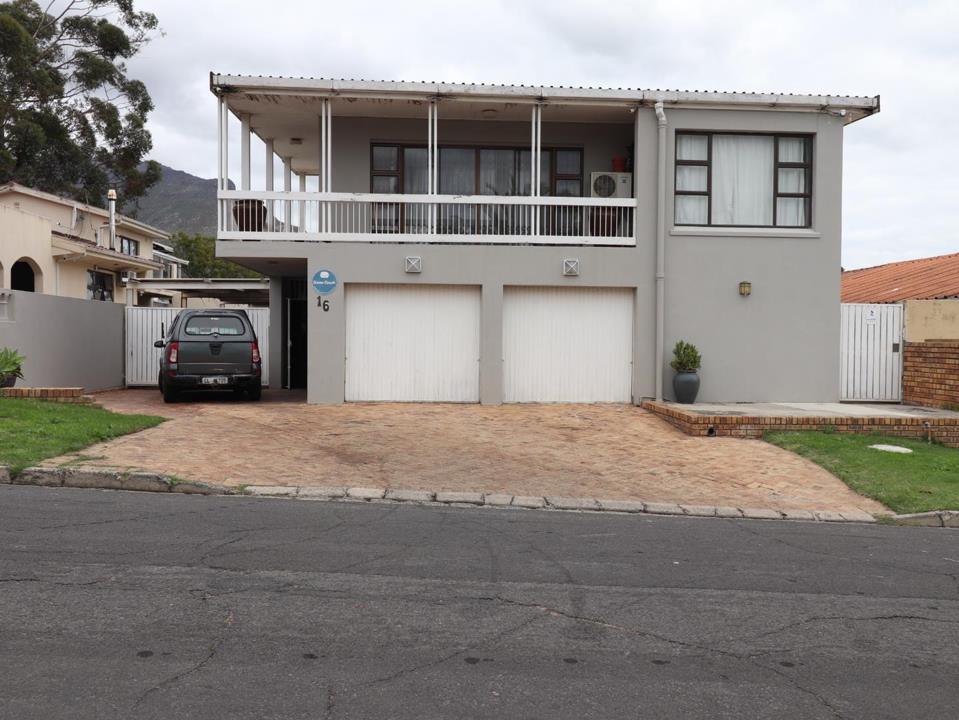 11 Bedroom House for sale in Idasvallei - 16 Dahlia Street - Stellenbosch