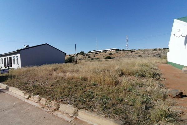TSE/Afsaal eiendomme sedert 2007 bied aan:

377m² Erf in die gewilde Robynlaan.

Boustyl vereistes.

Verblyfreg in Orania ...