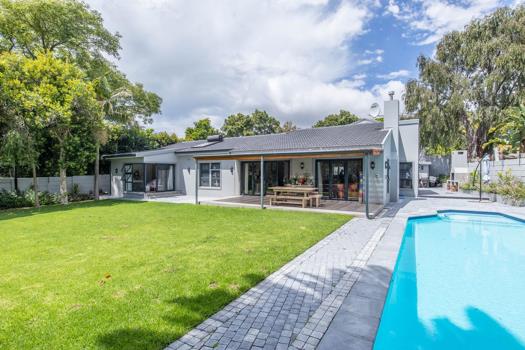 5 Bedroom House for sale in Constantia