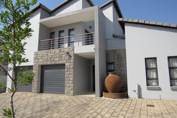 Major price reduction.....Hurry to buy this stunning, ultra-modern house @ Newmark Estate

This is a beautiful double-story 5 ...