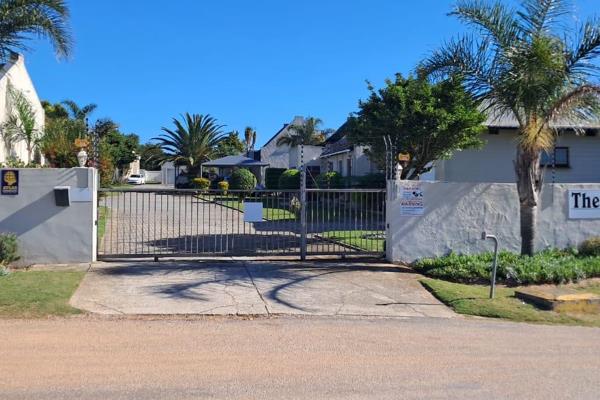 Townhouse for Rent – The Paddock, Lorraine

Open-plan living area

Two bedrooms and ...