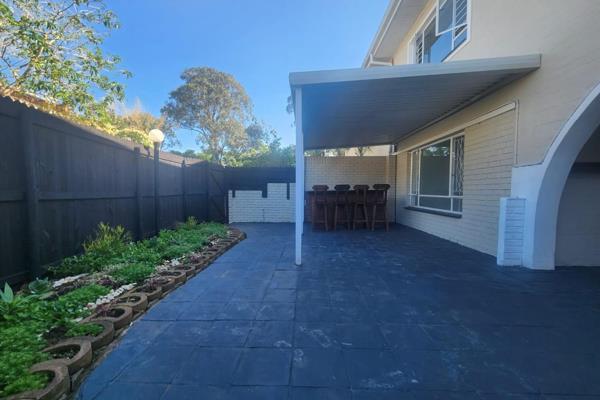 Tastefully, Fully Renovated 3-Bedroom Townhouse with Private Courtyard &amp; Double Garage** 

Step into style and comfort with this ...