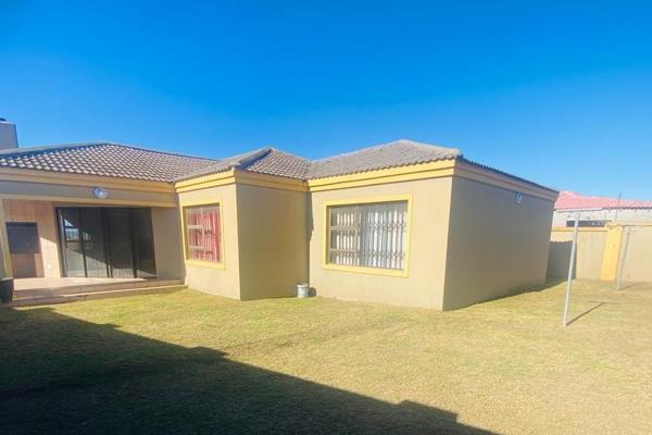 To Let | Bluewater Bay, Port Elizabeth – Immediate Occupation

Spacious and secure ...