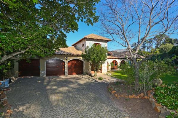 Beautiful and timeless family home, designed for entertainment! 

Spacious and light with wrap around enclosed balcony, large ...