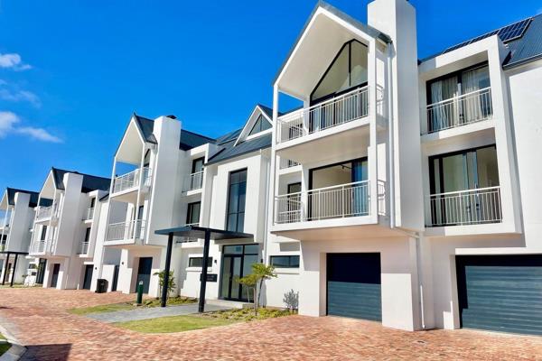 Experience refined estate living at the prestigious St Francis Links, one of South Africa’s top-ranked residential golf estates. Choose ...